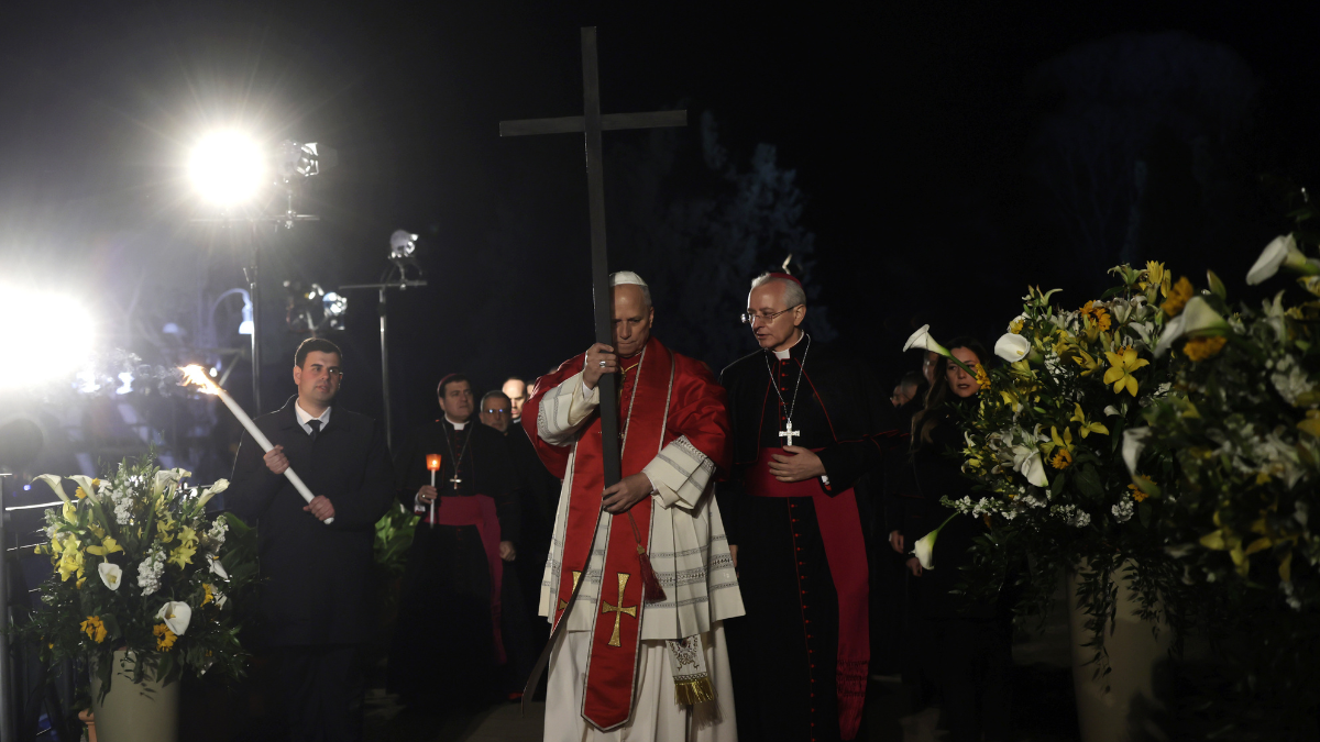 El Papa León XIV clama contra la guerra y el abuso de poder en su primer Via Crucis