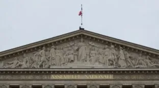 Francia elimina las zonas de bajas emisiones para vehículos contaminantes