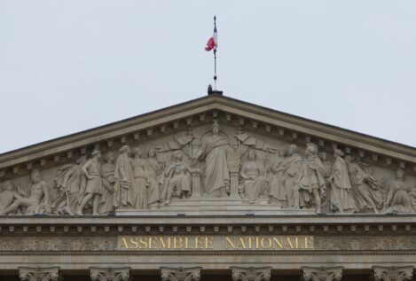 Francia elimina las zonas de bajas emisiones para vehículos contaminantes