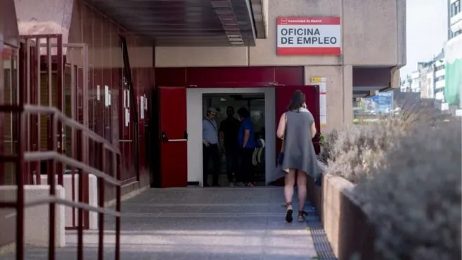 El paro subió en 231.500 personas hasta marzo, su mayor alza desde 2013