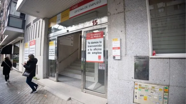 El paro bajó en 22.934 personas en marzo, casi el doble que en 2025