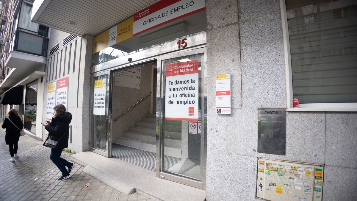 El paro bajó en 22.934 personas en marzo, casi el doble que en 2025