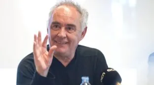 Ferran Adrià, chef Michelin: «Para conseguir las patatas fritas con el crujiente perfecto, primero se secan, luego se pochan y finalmente se fríen fuerte»