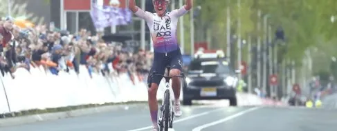 Paula Blasi consigue un triunfo histórico en el ciclismo español en la Amstel Gold Race