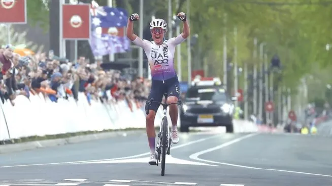 Paula Blasi consigue un triunfo histórico en el ciclismo español en la Amstel Gold Race