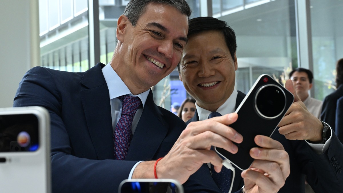 Sánchez incluyó a Xiaomi en su viaje a China pese a que EEUU la investiga por espionaje
