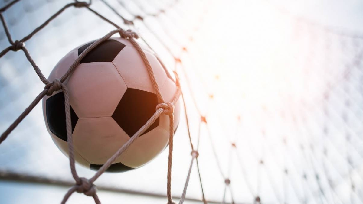 La mayoría de las decisiones arbitrales en fútbol suelen revocarse al mirar las grabaciones