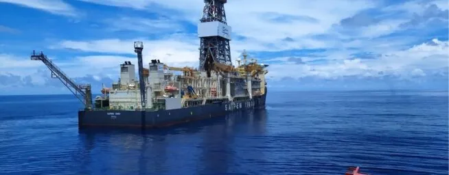 El petróleo baja a 97 dólares tras ampliarse la tregua en los ataques a Irán