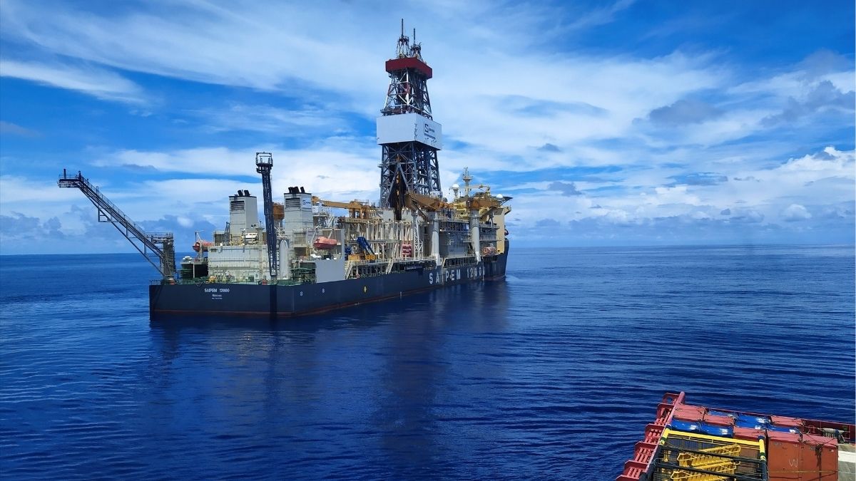 El petróleo baja a 97 dólares tras ampliarse la tregua en los ataques a Irán