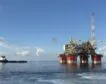 El petróleo baja un 3%, a menos de 78 dólares, tras firmar Estados Unidos e Irán la paz