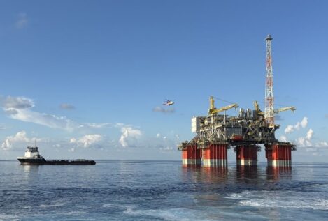 El petróleo vuelve a rebasar los 100 dólares tras anunciar EEUU que bloqueará Ormuz