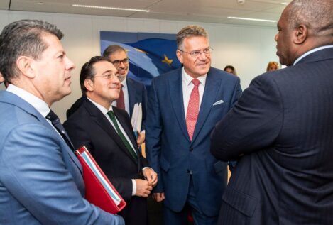 Albares se reúne por primera vez en Madrid con el representante de Gibraltar