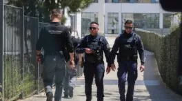 Un anciano de 89 años hiere a cinco personas al dispararles en dos oficinas públicas de Atenas