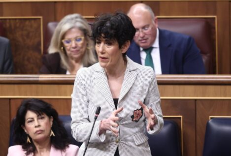 La portavoz del Gobierno evita condenar al alcalde socialista de Lérida por prohibir el burka