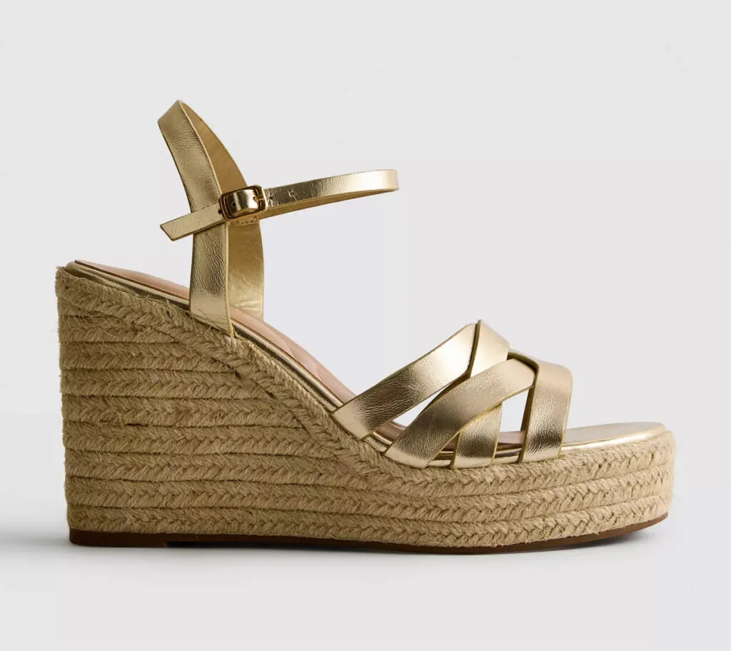 Cuñas con tiras metalizadas de Primark. (PVP: 20€)