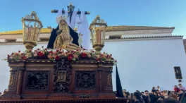 El paso de las Angustias de Huelva se queda sin la mitad de la cuadrilla durante su procesión