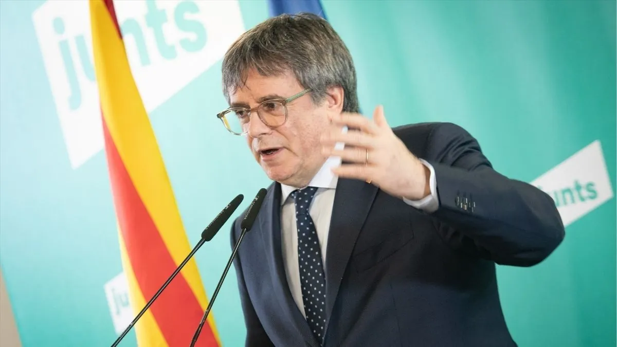 Puigdemont critica el «enamoramiento» de Sánchez con China
