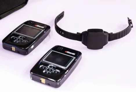 El Gobierno descarta usar conexión móvil por satélite en pulseras antimaltrato