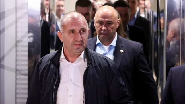 Constituido el Parlamento búlgaro, con el prorruso Radev como probable primer ministro