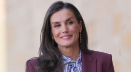 La reina Letizia tiene nuevas zapatillas favoritas y son muy fáciles de encontrar en Zara, Mango o Primark