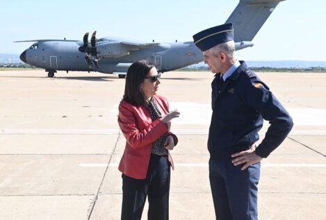 Robles reivindica el «compromiso total» de España con la OTAN: «Exigimos respeto»