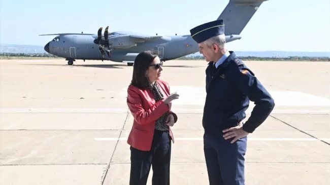 Robles reivindica el «compromiso total» de España con la OTAN: «Exigimos respeto»