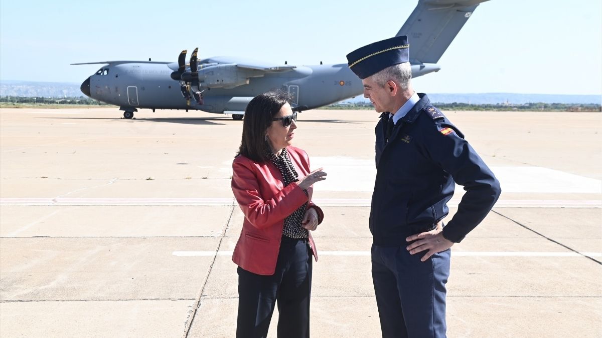 Robles reivindica el «compromiso total» de España con la OTAN: «Exigimos respeto»