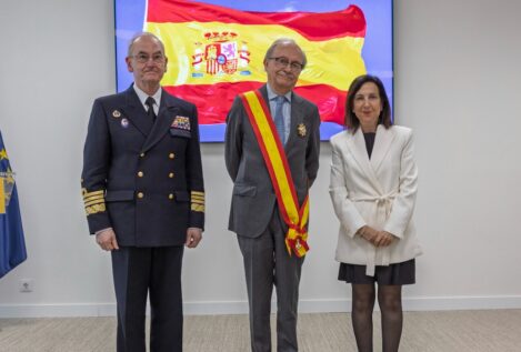 Robles condecora a uno de los magistrados más afines que tenía en el Supremo