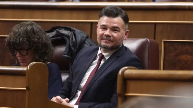 Rufián dice que no dejará ERC, pero pide asumir la responsabilidad de «frenar el fascismo»