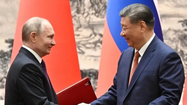 Rusia y China condenan el bloqueo «ilegal» de EEUU del estrecho de Ormuz