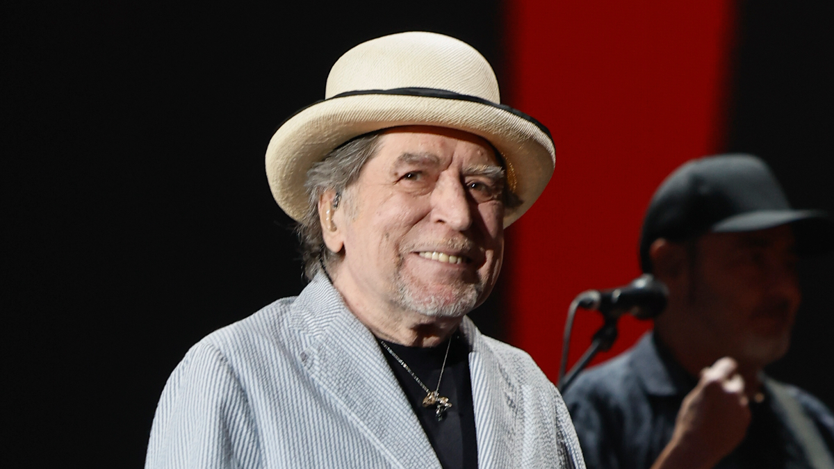 Sabina: «Este pueblo de Cádiz es el único sitio donde no me siento extranjero; es mi puerto de llegada»