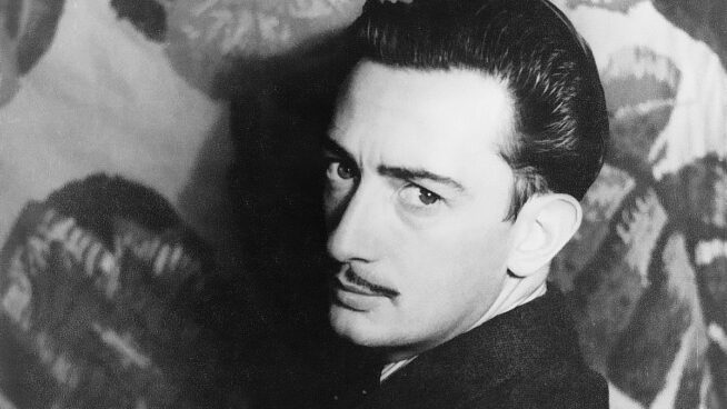Salvador Dalí, pintor, avisó en 1961: «La felicidad es una forma de inteligencia que consiste en no permitir que la realidad nos interrumpa de más»