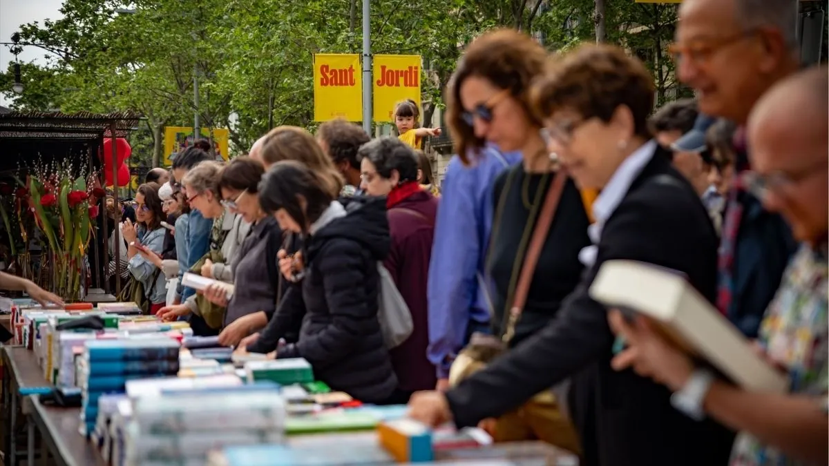 Barcelona amanece entre paradas de libros y rosas y espera superar las ventas de 2025