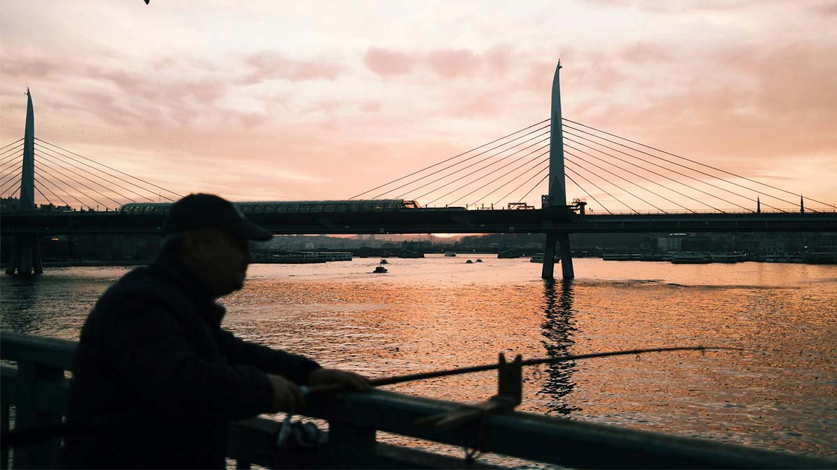 Arthur Schopenhauer, filósofo, ya lo advirtió en 1851: «Es difícil hallar la felicidad en uno mismo, pero resulta imposible hallarla en otro lugar»