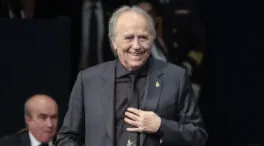 Serrat, 82 años: «Me despierto cuando quiero, desayuno un café solo e intento no mirar el reloj»