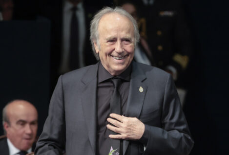 Serrat, 82 años: «Me despierto cuando quiero, desayuno un café solo e intento no mirar el reloj»