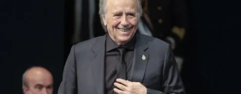 Serrat, 82 años: «Me despierto cuando quiero, desayuno un café solo e intento no mirar el reloj»