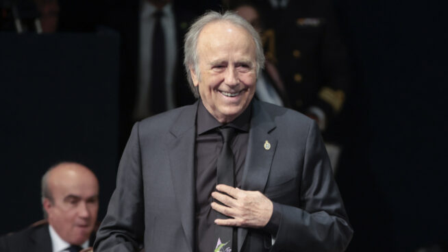 Serrat, 82 años: «Me despierto cuando quiero, desayuno un café solo e intento no mirar el reloj»