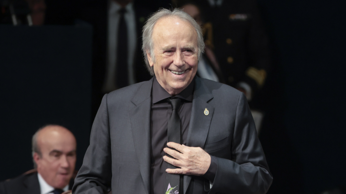Serrat, 82 años: «Me despierto cuando quiero, desayuno un café solo e intento no mirar el reloj»