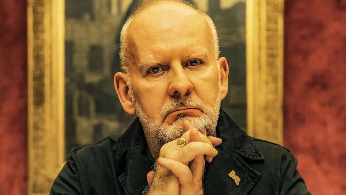 Simon Critchley (66), filósofo británico: «La búsqueda de felicidad puede volverse vacía si no está acompañada de una reflexión ética sobre cómo queremos vivir»