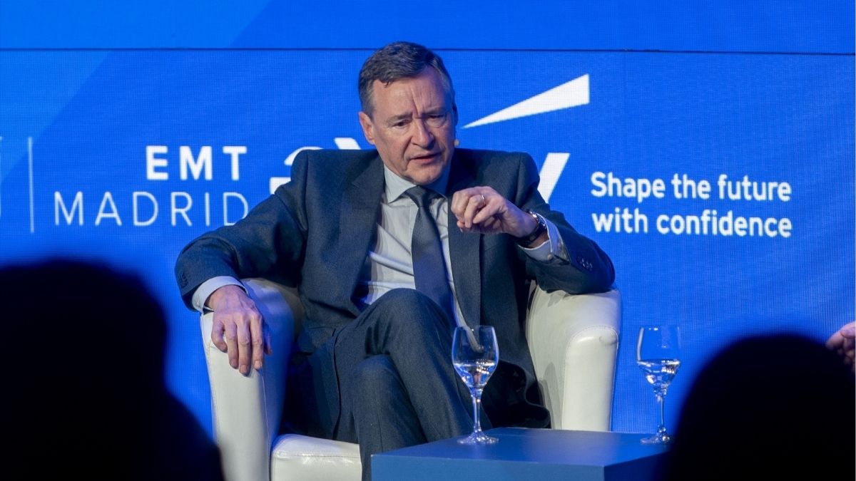 Indra cae un 2% tras dimitir Escribano y nombrar a Simón presidente no ejecutivo