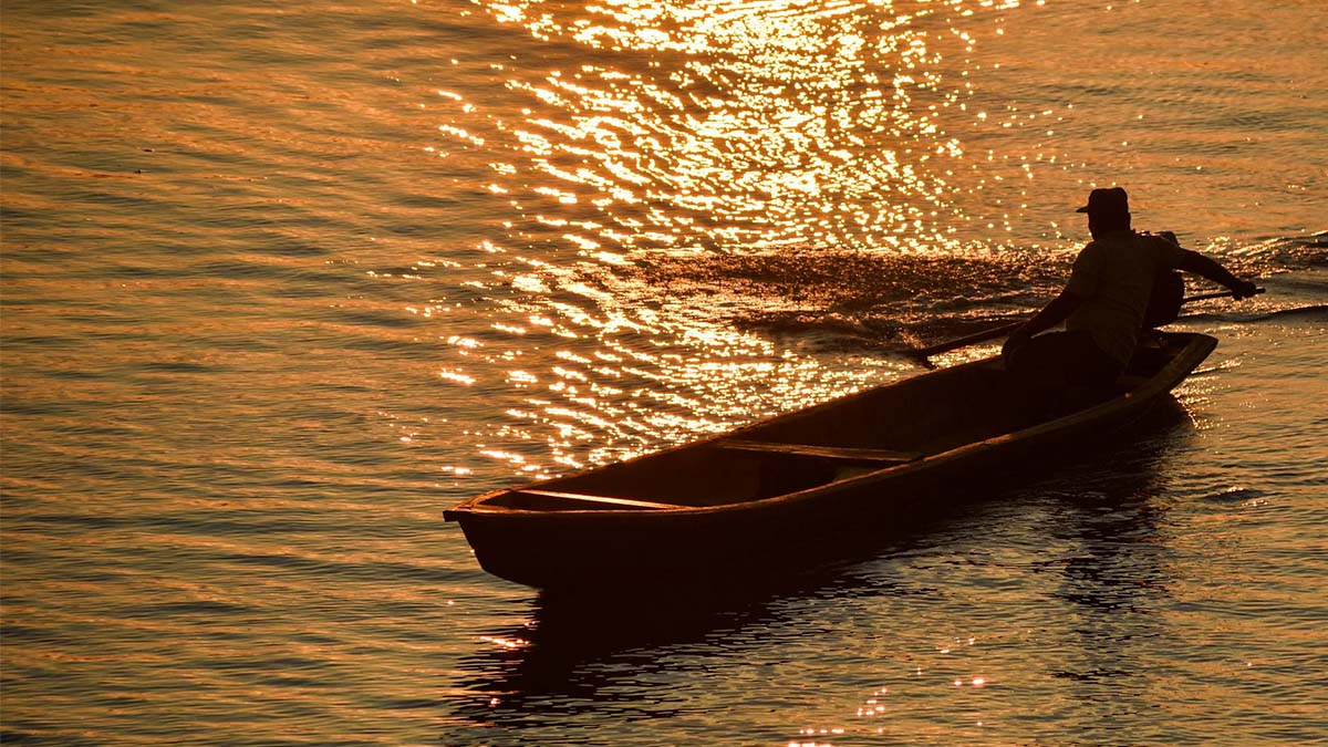 Søren Kierkegaard, filósofo, ya lo avisó en 1843: «La puerta de la felicidad se abre hacia dentro; si empujas, la cierras más»