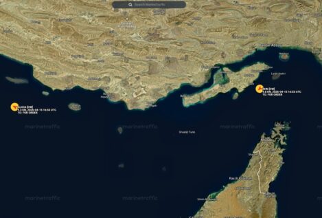 Dos superpetroleros sancionados por EEUU cruzan el estrecho de Ormuz hacia Irán