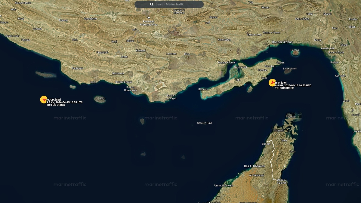 Dos superpetroleros sancionados por EEUU cruzan el estrecho de Ormuz hacia Irán
