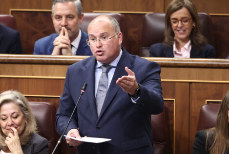 Tellado silencia a Díaz y la deja sin tiempo para replicarle: «Ver, oír y callar, su epitafio político»