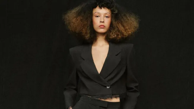 Giro de 180 grados: Zara propone 'total looks' con prendas de color negro para darle la bienvenida al buen tiempo