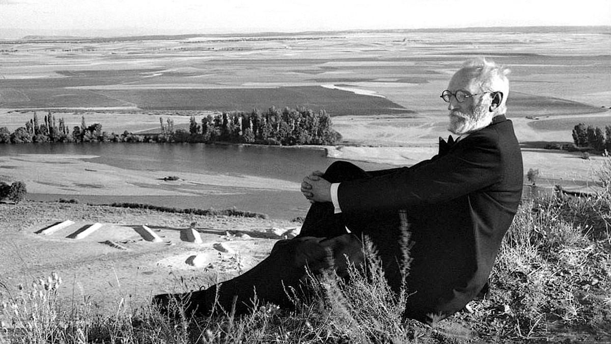 Unamuno, filósofo: «Cada uno de nosotros es, en realidad, tres: el que uno cree que es, el que los demás creen que es y el que es de veras»