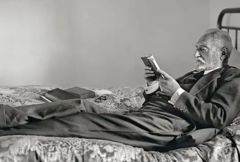 Miguel de Unamuno, filósofo, lo advirtió en 1895: «La vida verdadera es la que no hace ruido. Buscad lo que es eterno en lo que no se ve»