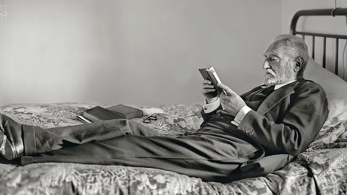 Miguel de Unamuno, filósofo, lo advirtió en 1895: «La vida verdadera es la que no hace ruido. Buscad lo que es eterno en lo que no se ve»