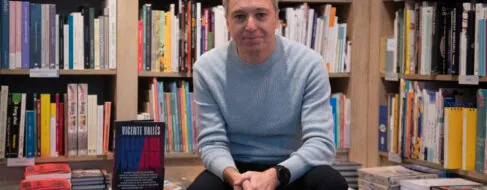 Vicente Vallés: «De niño, en mi casa de Vallecas, siempre había un periódico; mi padre me explicaba las noticias del día»
